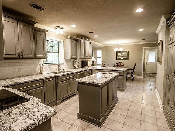 2nd image of 805 Valley Oak Dr