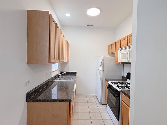 4th image of 2216 W Chicago Ave APT 3R