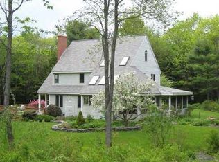12 Foggs Point Rd, Freeport, ME 04032