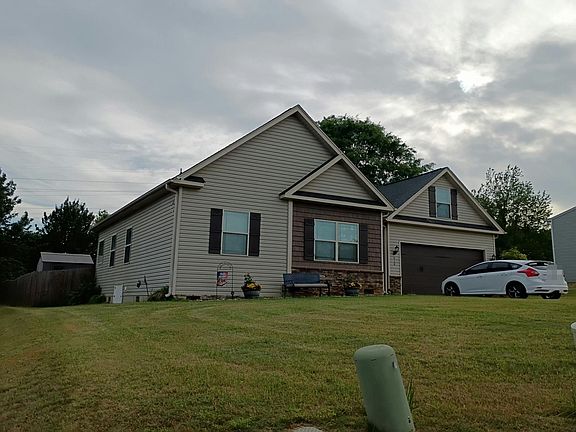 3rd image of 920 Echo Ridge Dr