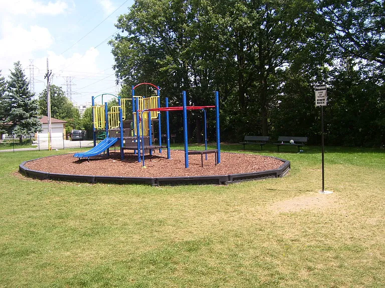 25 Stong Ct — Photo 13