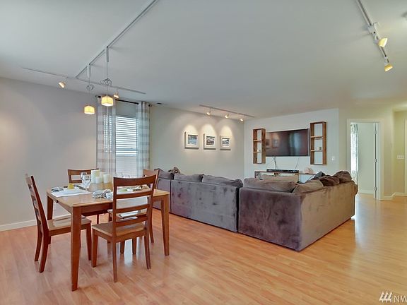 5th image of 19507 105th Avenue Ct E
