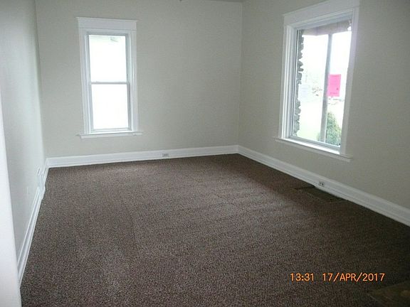 3rd image of 624 W Spofford Ave