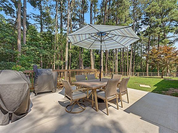 3rd image of 7 Fairlie Ln
