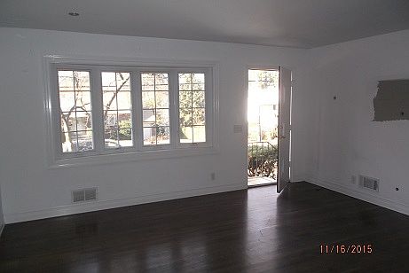 3rd image of 723 Boulevard