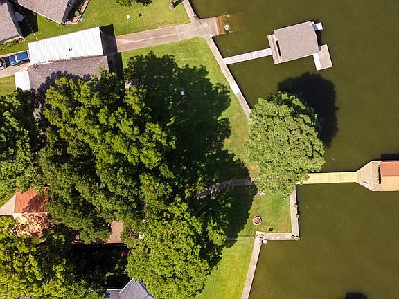 3rd image of 2205 Austins Cir