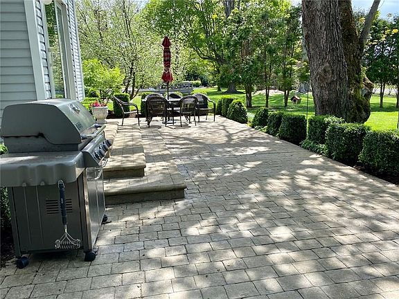 5th image of 146 Harrison Dr