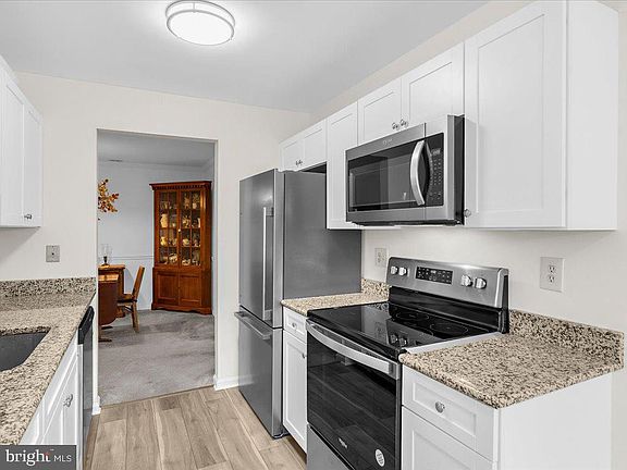 3rd image of 312 Blue Water Ct Unit 101