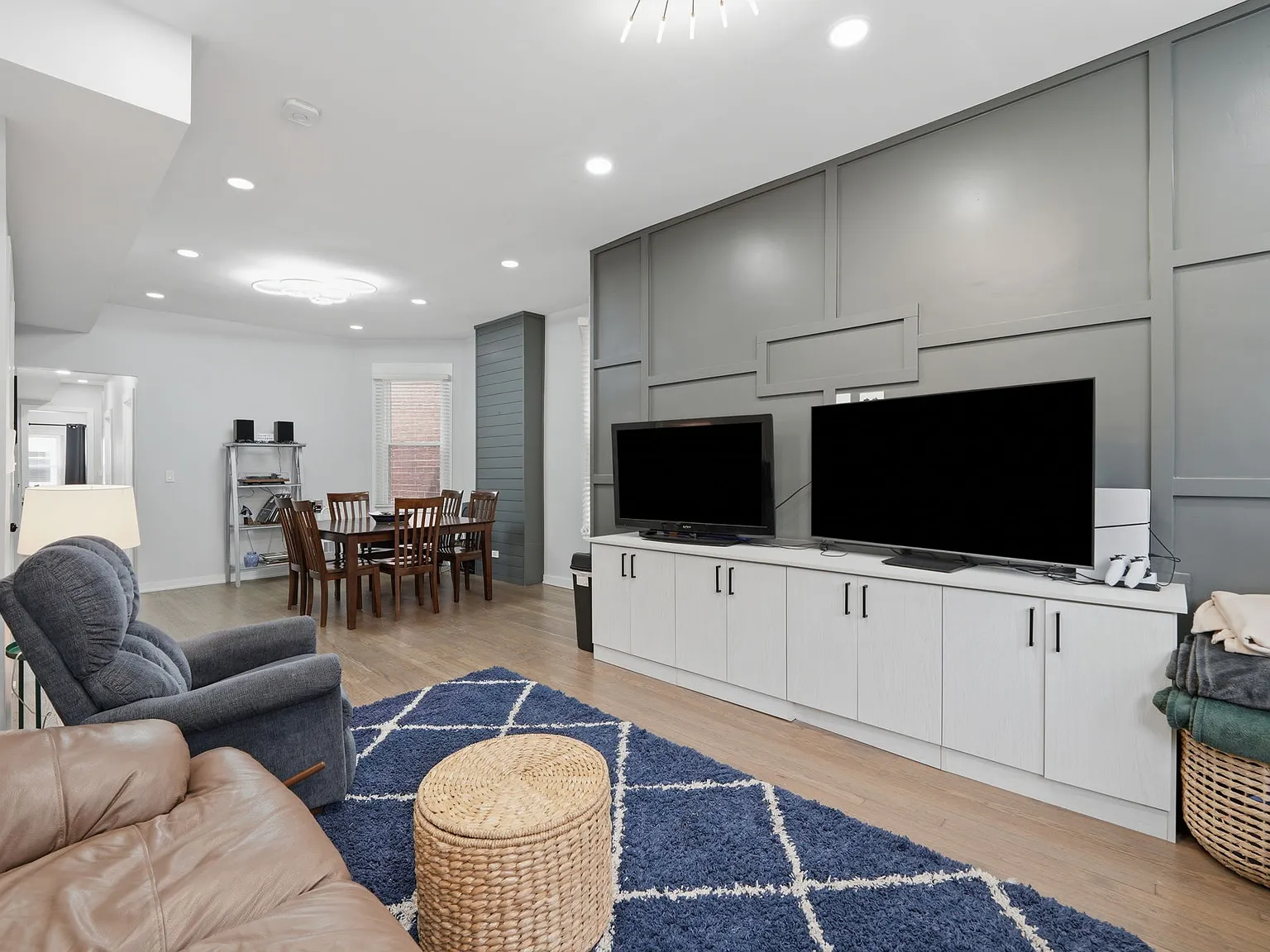 3 bed, 1.5 bath, 1370 sqft, $4,395 — Photo 3