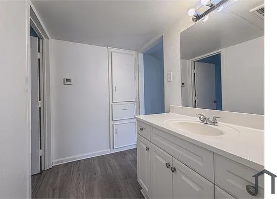 1518 N Haskell Ave #E1 — Photo 6