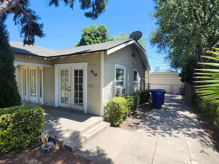 404 Plaza Serena — Photo 24