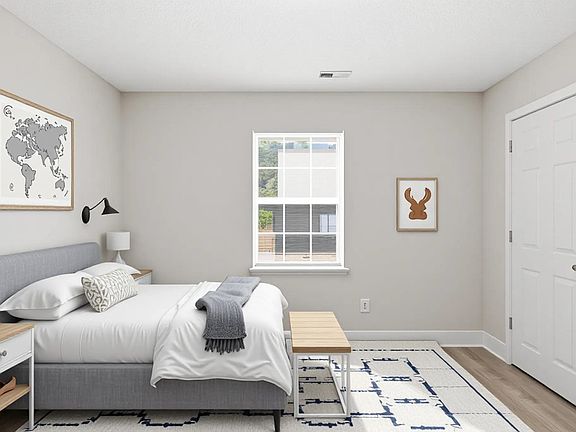 5th image of 1015 Fairview St