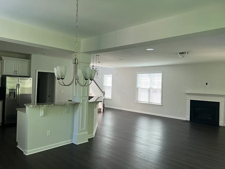 302 Garden Walk — Photo 3