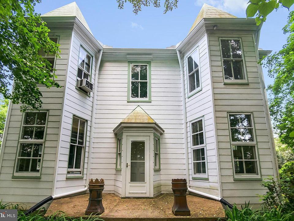 2nd image of 8301 Chestnut Ave