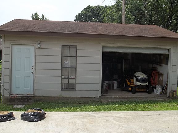 detached garage