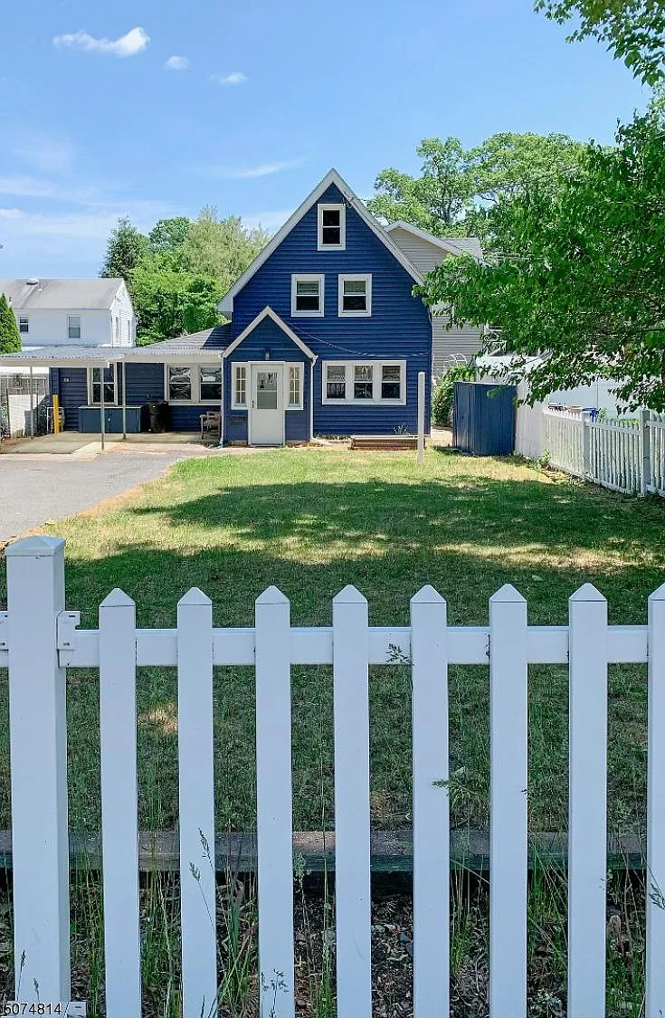 172 Kingston Rd photo 1