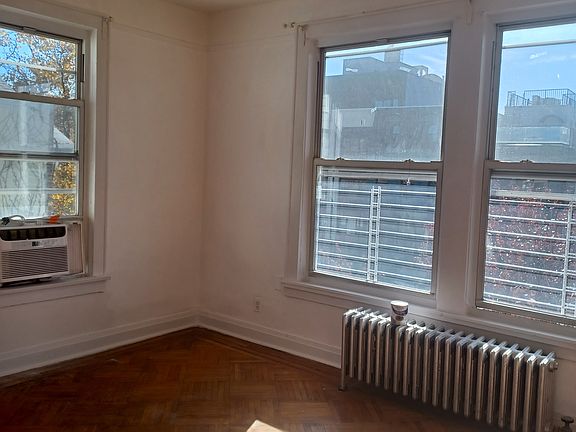 2nd image of 217 Quincy St #2