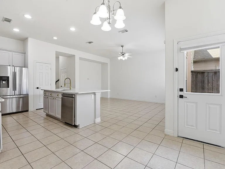 16023 Powder Springs Ln — Photo 25