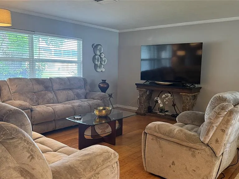 9652 Commodore Dr — Photo 6