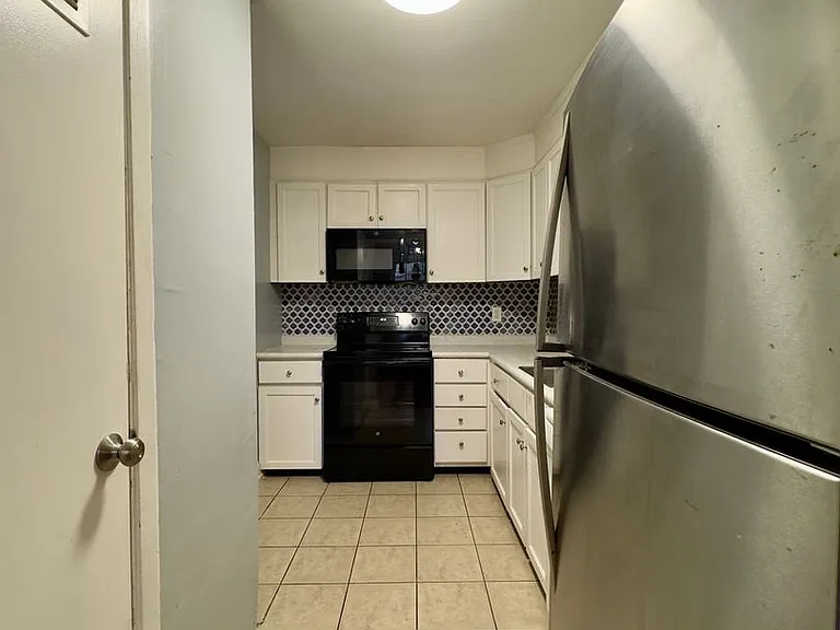 11 Warren Lodge Ct #B — Photo 15