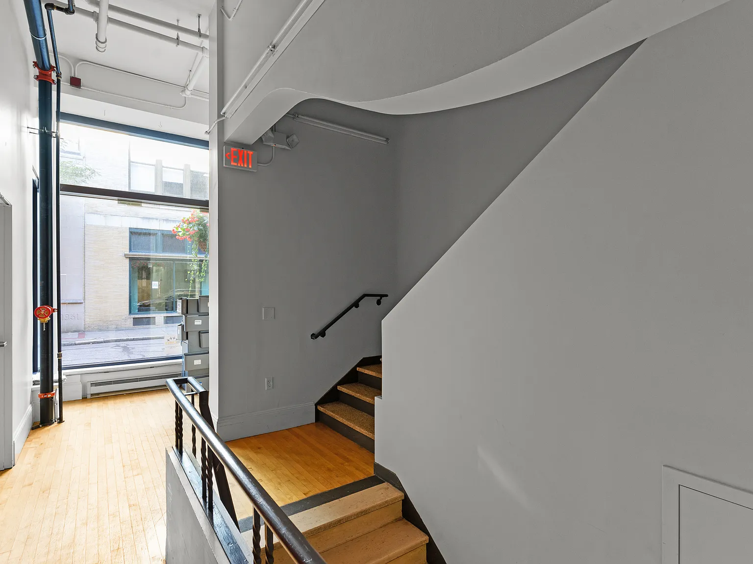133 Mathewson St — Photo 4