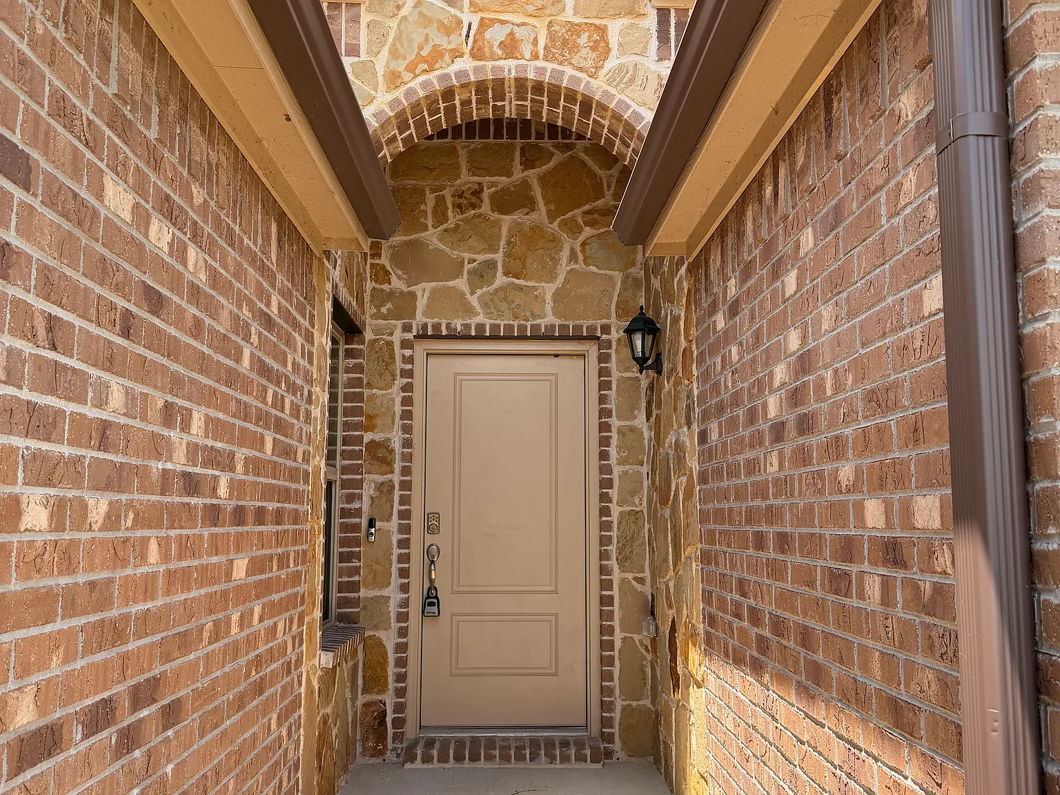 4 bed, 1618 sqft, $2,350 — Photo 3