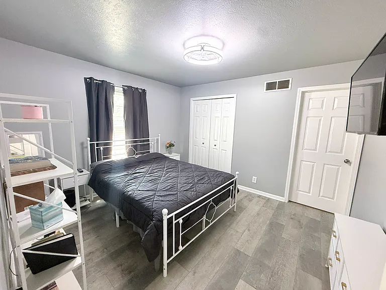 2244 W Taft St — Photo 13