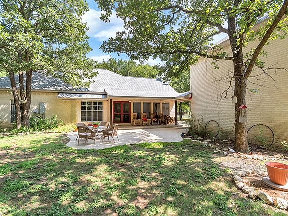 4th image of 503 Oak Hills Dr