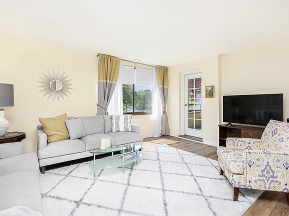 5th image of 404 Paradise Rd APT 1C