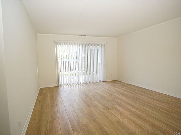 5th image of 23632 Vanowen St