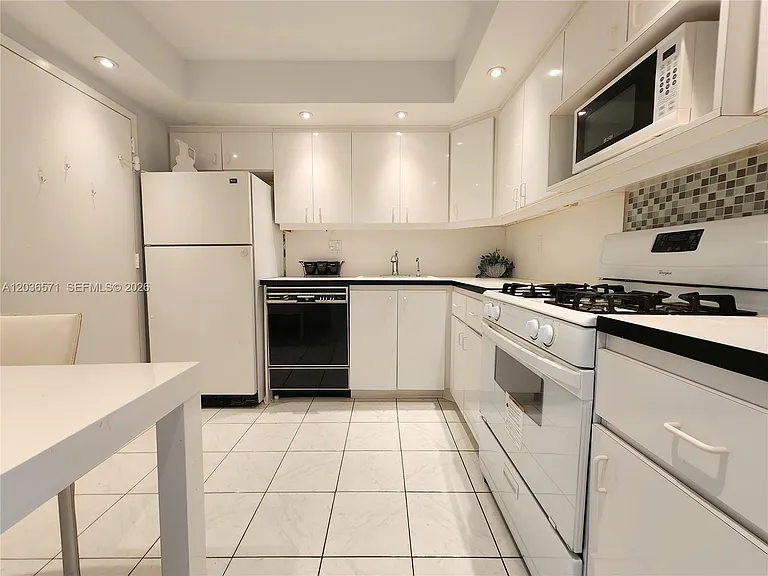 2030 S Ocean Dr #401 — Photo 9
