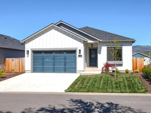 228 Christopher Way, Talent, OR 97540