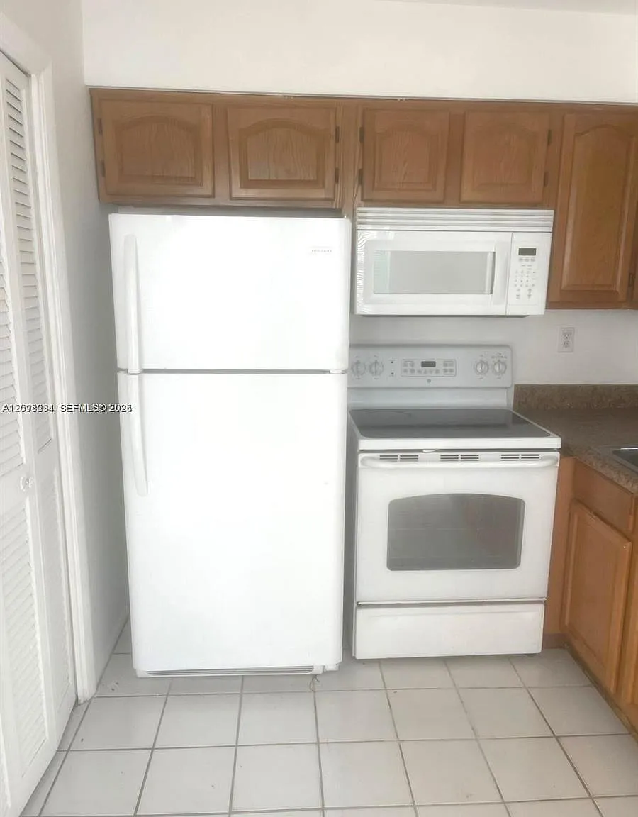 2200 Taylor St — Photo 4