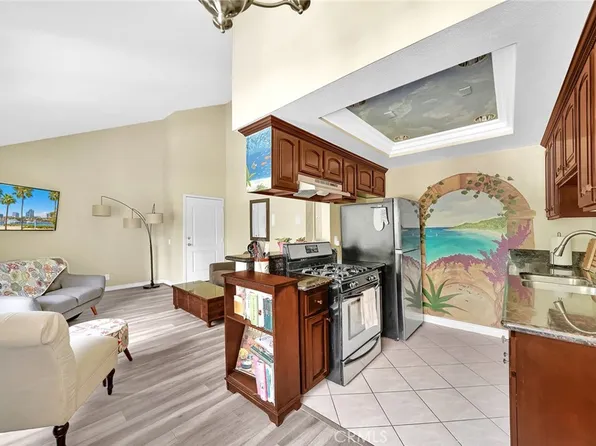 2925 E Spaulding St APT 301, Long Beach, CA 90804