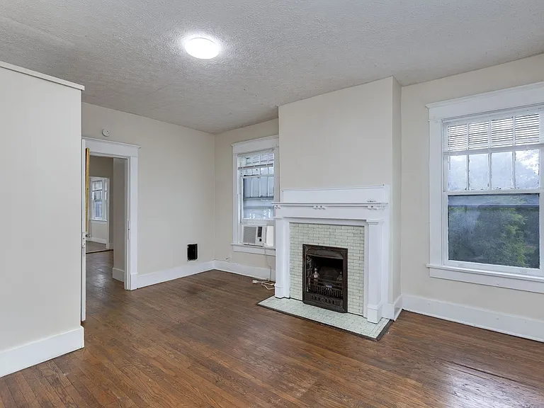 Abh - 2111 A/B/C/D Belmont — Photo 12
