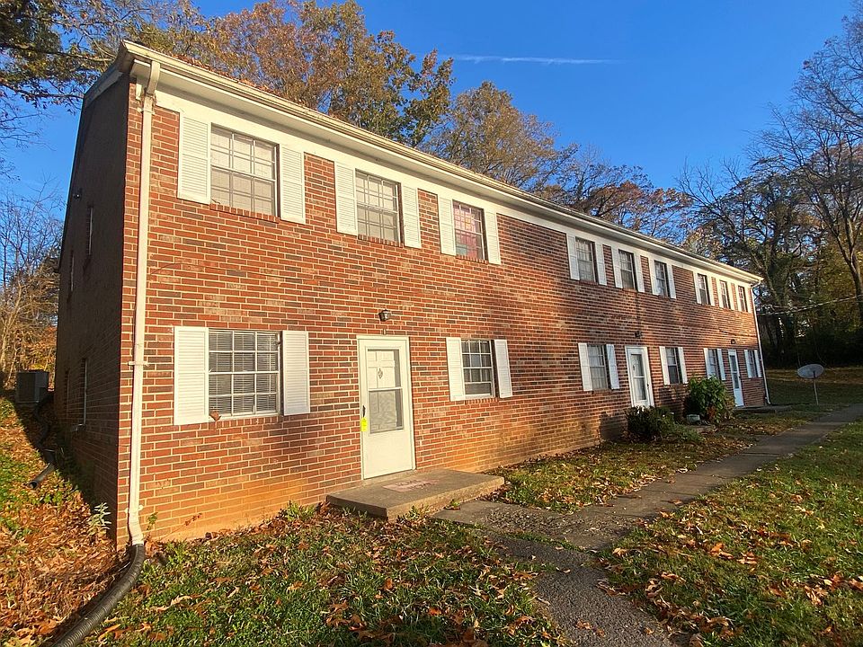 1st image of 206 Pinecrest Dr APT 1