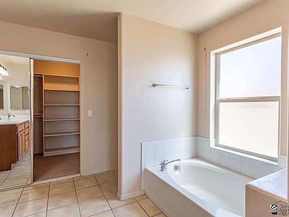4th image of 2668 S 48th Dr