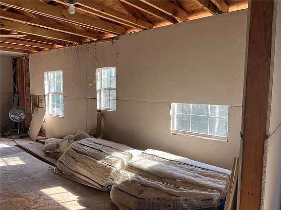 3rd image of 209 Ingate St