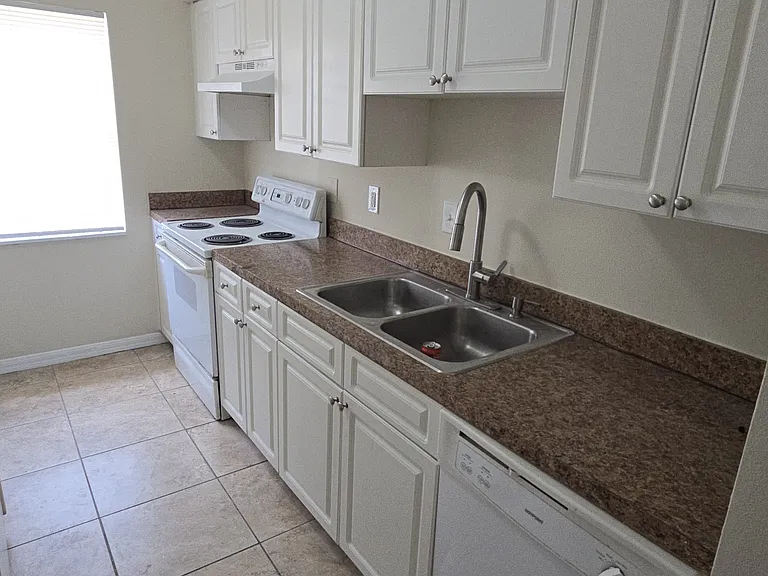 3111 E Cayuga St — Photo 2