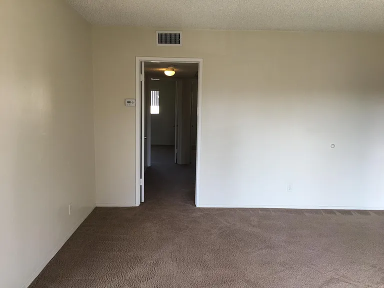 119 W Live Oak St #G — Photo 5