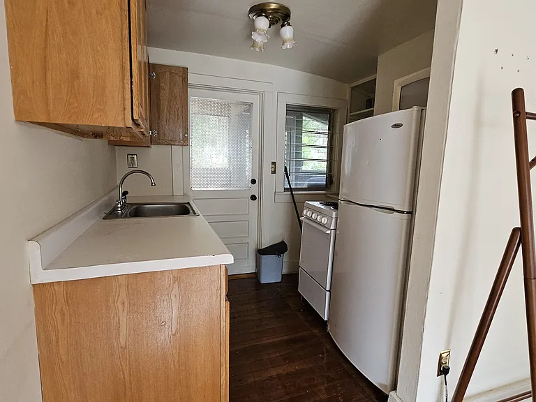 107 NW 4th Ave #B — Photo 5