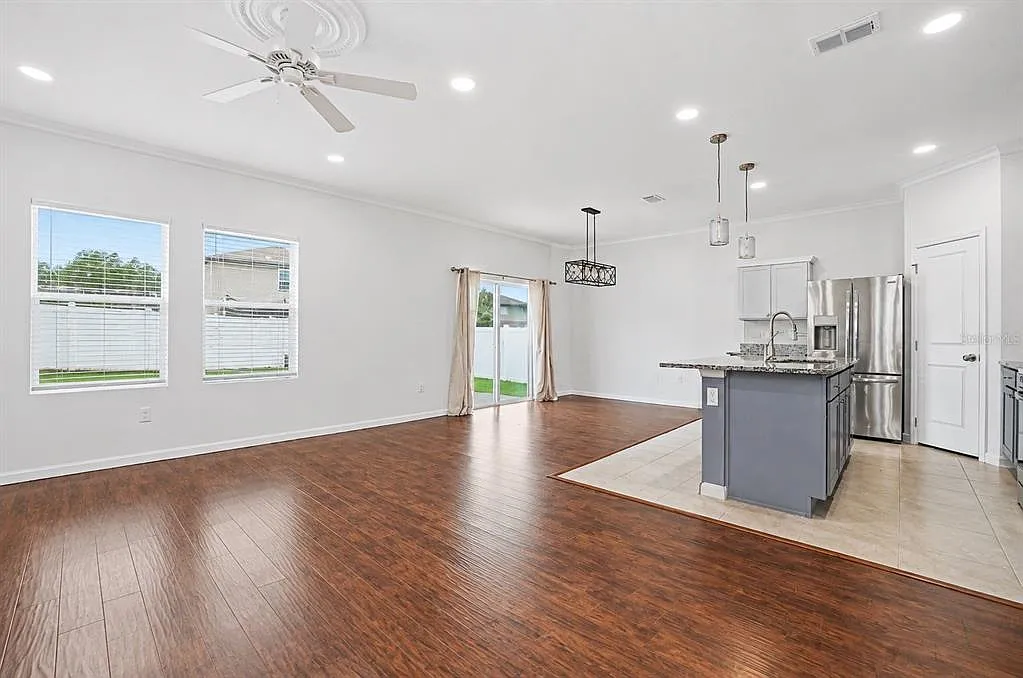 4 bed, 3.0 bath, 2338 sqft, $2,700 — Photo 3
