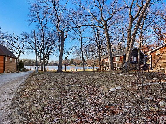 3rd image of 42028 N East Rd