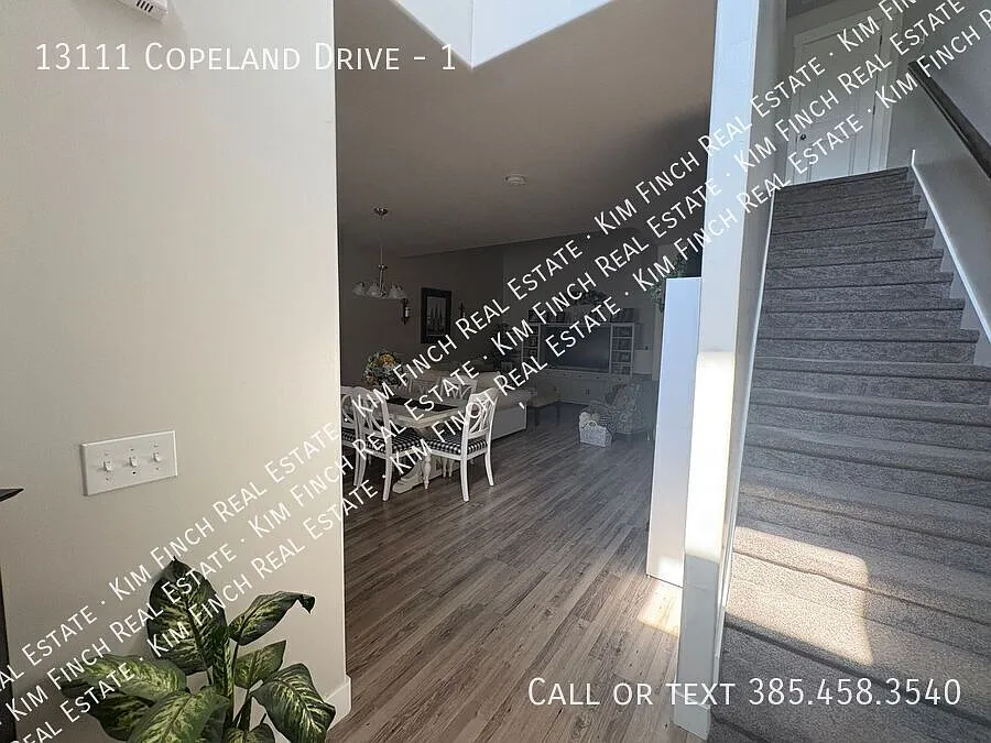 3 bed, 2.5 bath, 1944 sqft, $2,234 — Photo 3