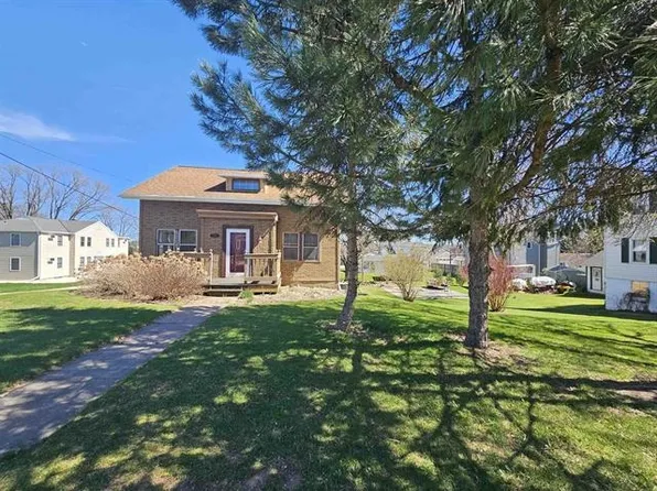 2109 S Broadway St, Green Bay, WI 54304