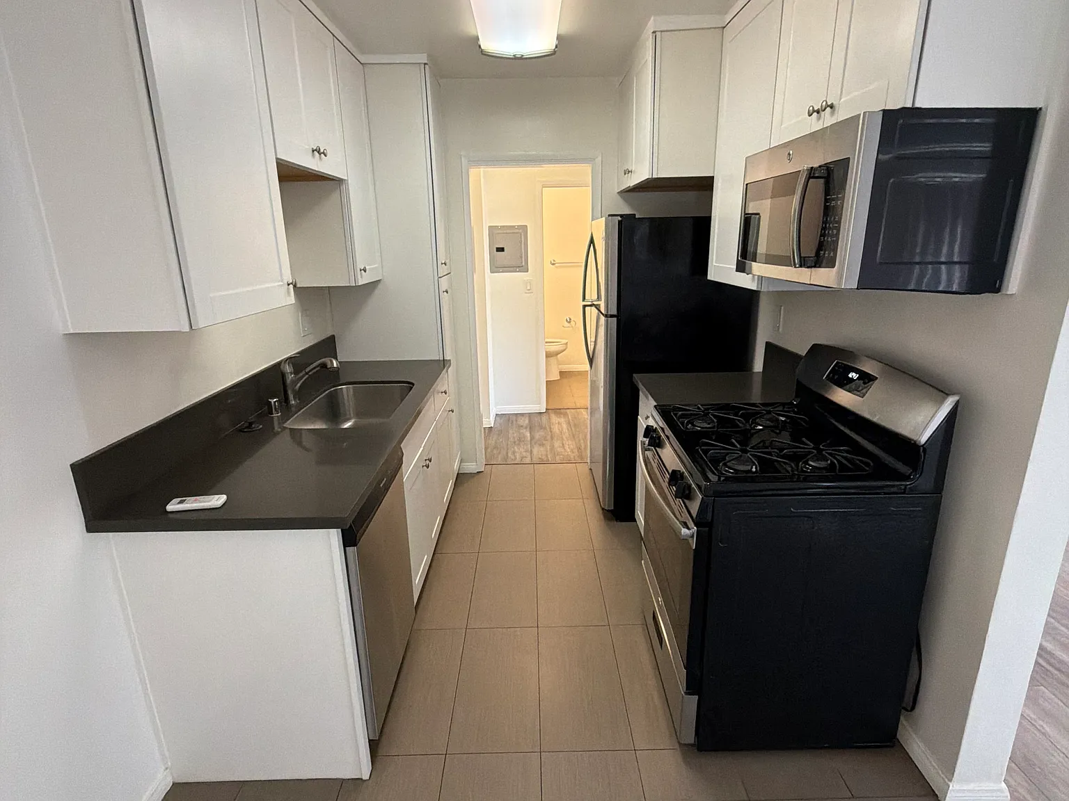 1 bed, 800 sqft, $1,995 — Photo 4
