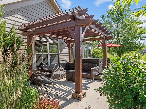 5th image of 2379 E Glenhurst Ln