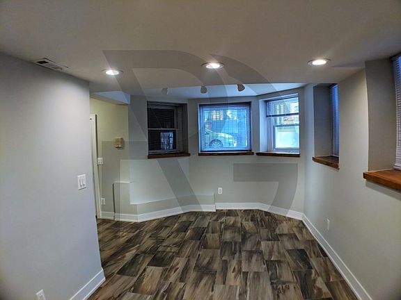 4th image of 2326 N Southport Ave #2326GDN