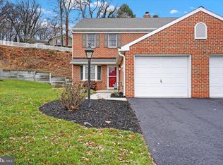 245 Wyntre Brooke Dr #4, York, PA 17403