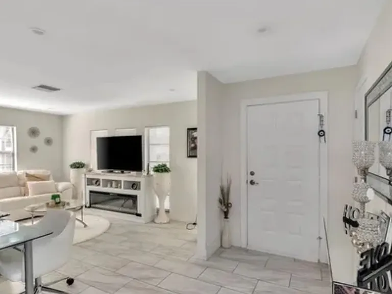 Evans Dr — Photo 3